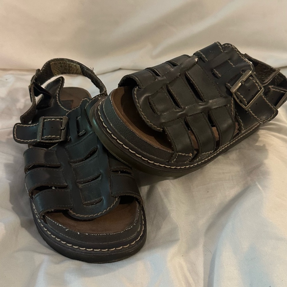 Original Rugged Outback fisherman sandals suede leather brown buckle closure y2k